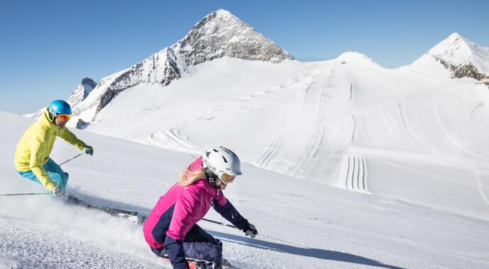 couple skiing in Ziller valley