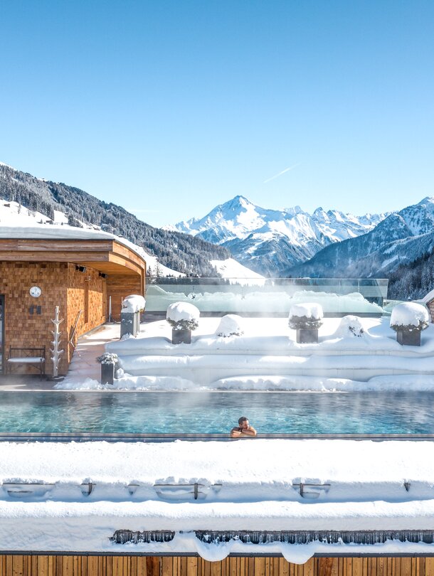 Hotel mit beheiztem Außenpool