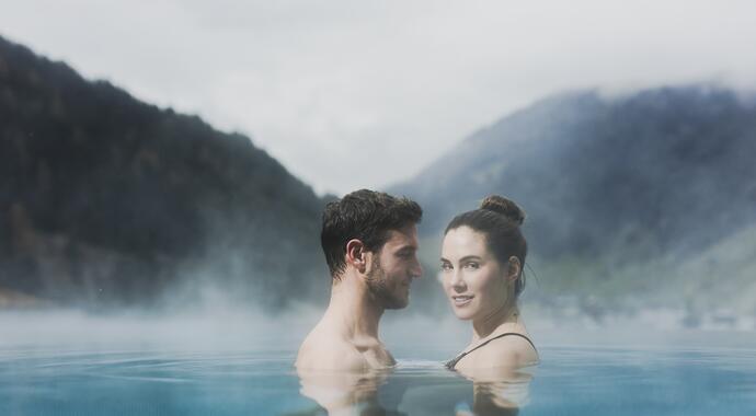 couples in hotel with infinity pool