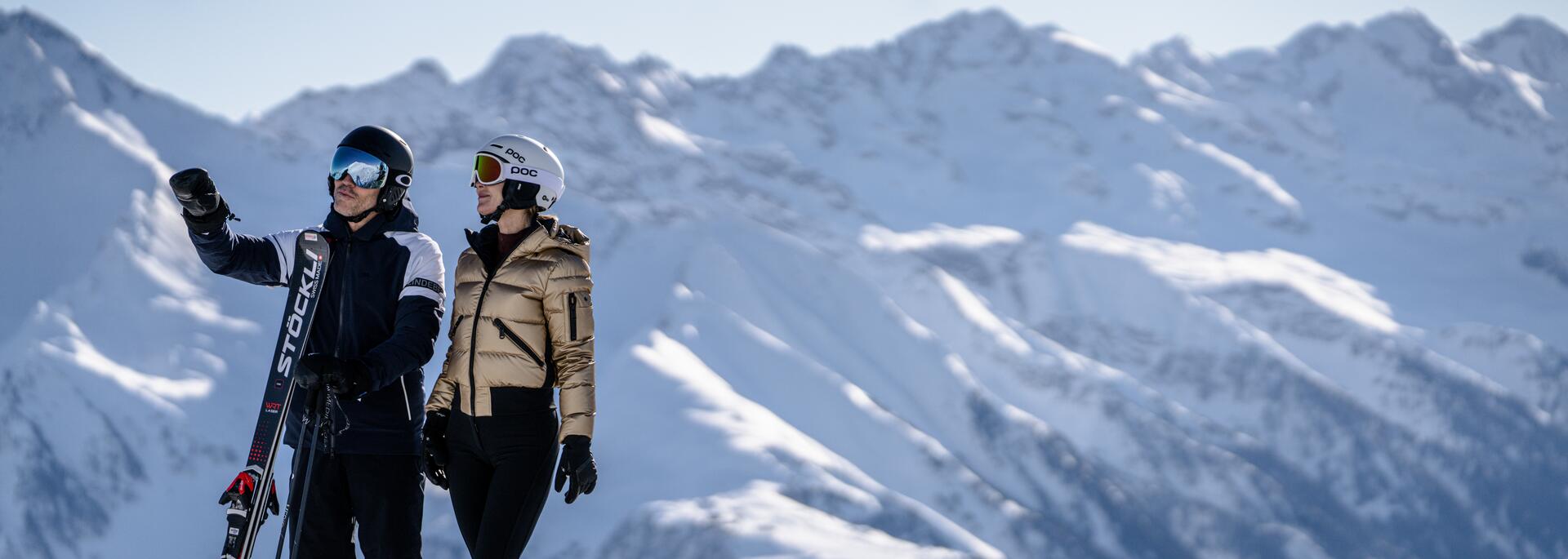 Pärchen auf der Skipiste Zillertal