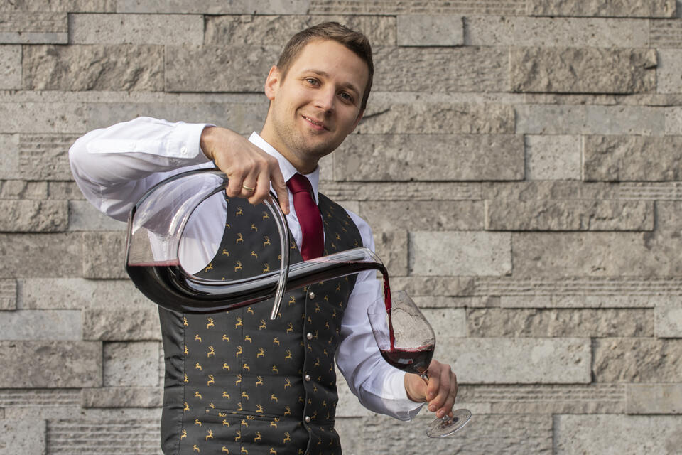 Wein Sommelier in Tux