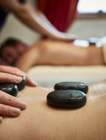 Partnermassage im Wellnessurlaub Tirol
