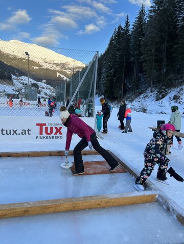 ice curling in Tux