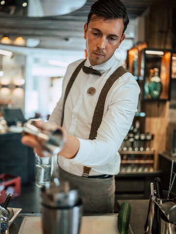 bartender wellness hotel Tirol