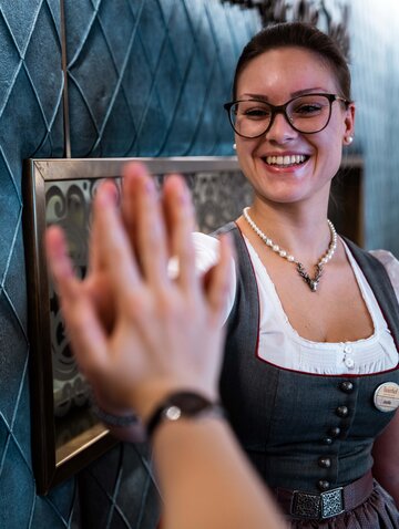 Mitarbeiterin im nachhaltigem Hotel Tuxerhof