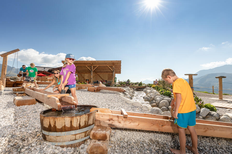 mit Kindern auf der Alm