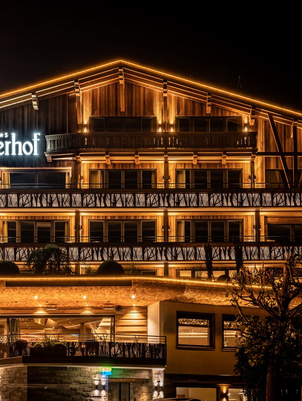 5 stars tuxerhof at night