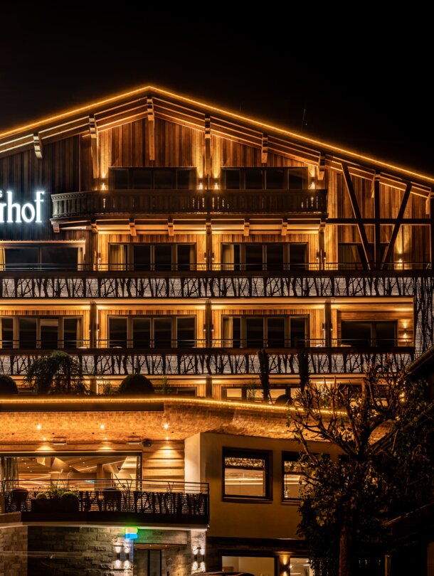 5 stars tuxerhof at night