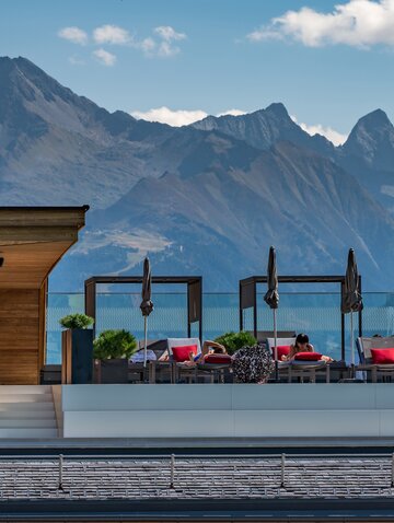 rooftop pool panorma hintertux