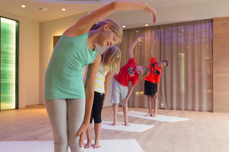 children's yoga at the wellness hotel Tuxerhof in Tyrol