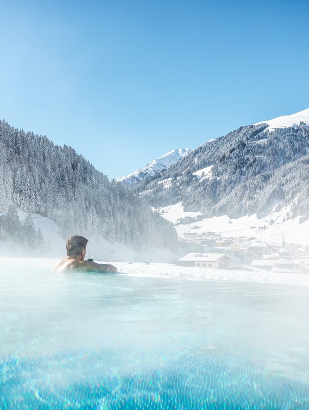 Infinity Pool im Wellnesshotel in Tirol
