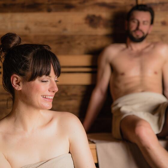 Paar Sauna  Wellnessurlaub im Zillertal