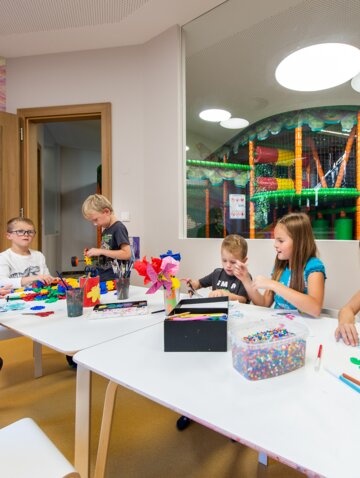 children drawing at the Tuxerhof