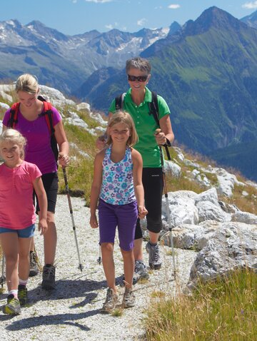hiking holiday with family in the Zillertal