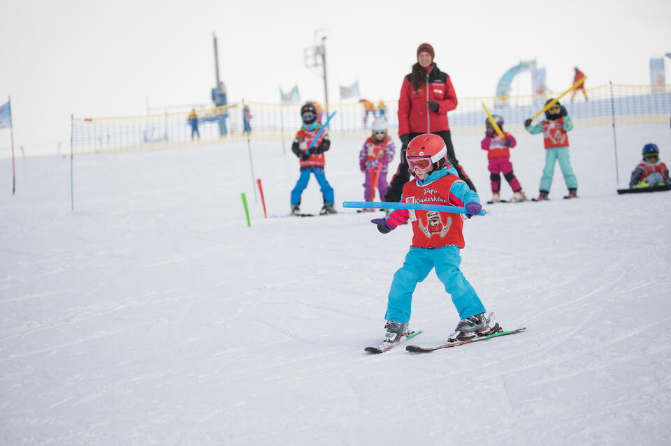 children's ski course on ski holiday Zillertal