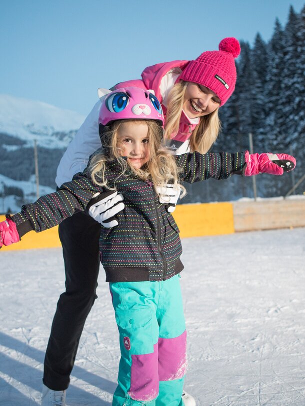 ice skating on a family holiday in Tyrol | © Archiv VB Tux-Finkenberg